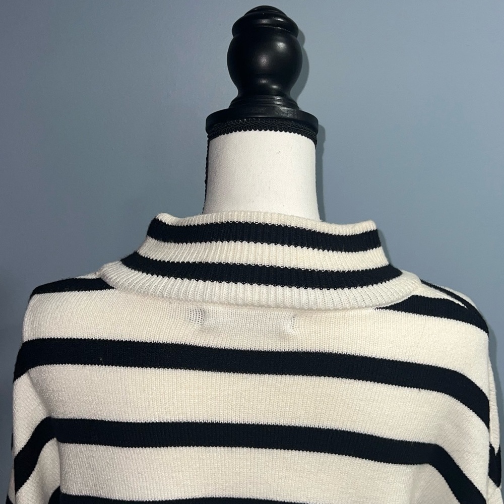 zesica- Black and white turtle neck sweater - Picture 4 of 5